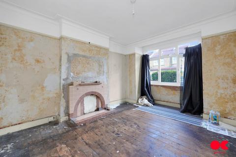 3 bedroom end of terrace house for sale, Wall End Road, East Ham E6
