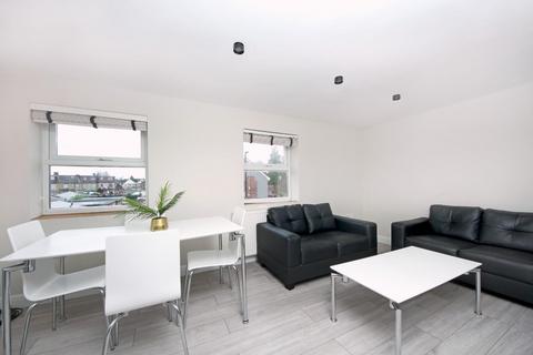 3 bedroom house to rent, Horn Lane, London