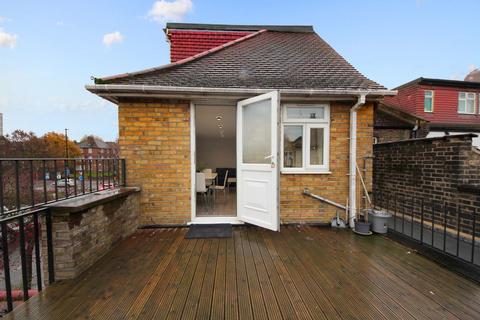 3 bedroom house to rent, Horn Lane, London