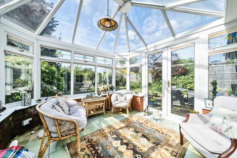 19 West Hatch Manor, Ruislip, HA4 8QX