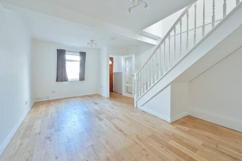 3 bedroom semi-detached house to rent, Sparrows Herne, WD23, Bushey, WD23