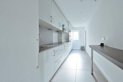 3 bedroom semi-detached house to rent, Sparrows Herne, WD23, Bushey, WD23
