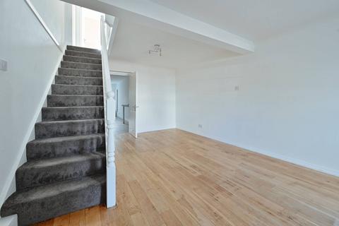 3 bedroom semi-detached house to rent, Sparrows Herne, WD23, Bushey, WD23