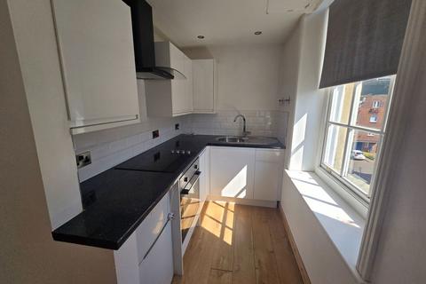 1 bedroom maisonette to rent, Pier Street, Swansea, SA1 1RY