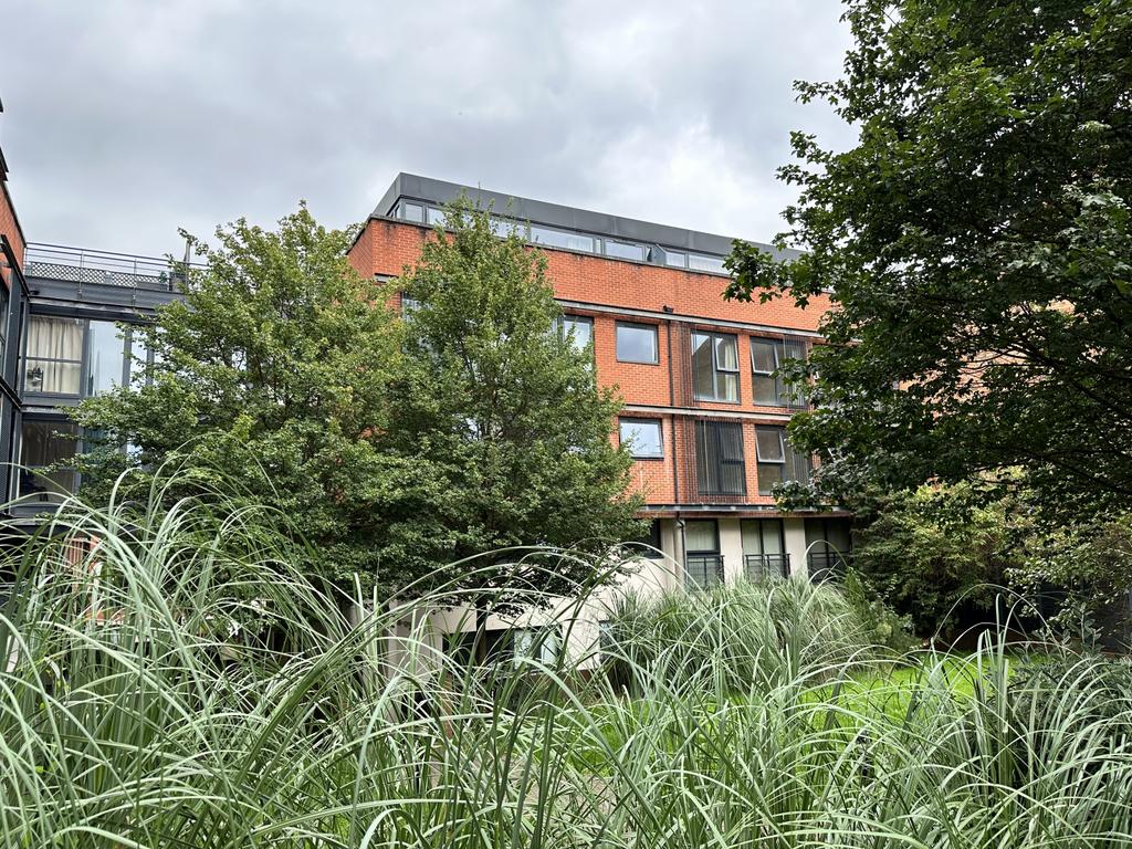 Avoca court yard