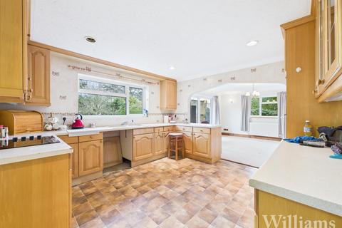 3 bedroom detached bungalow to rent, Oxford Road, Aylesbury HP17