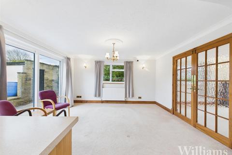 3 bedroom detached bungalow to rent, Oxford Road, Aylesbury HP17