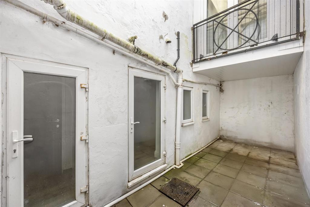 Burlington Street 10, Basement Flat-016.JPG