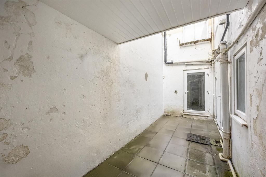 Burlington Street 10, Basement Flat-017.JPG