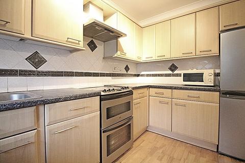 2 bedroom maisonette to rent, Chestnut Close, Harlington, UB7