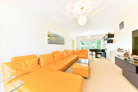 6 bedroom detached house to rent, Netherne Drive, Coulsdon