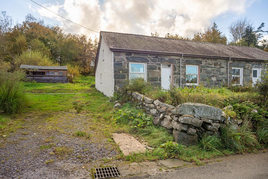 22 Tan Y Bwlch Mynydd Llandygai-10...
