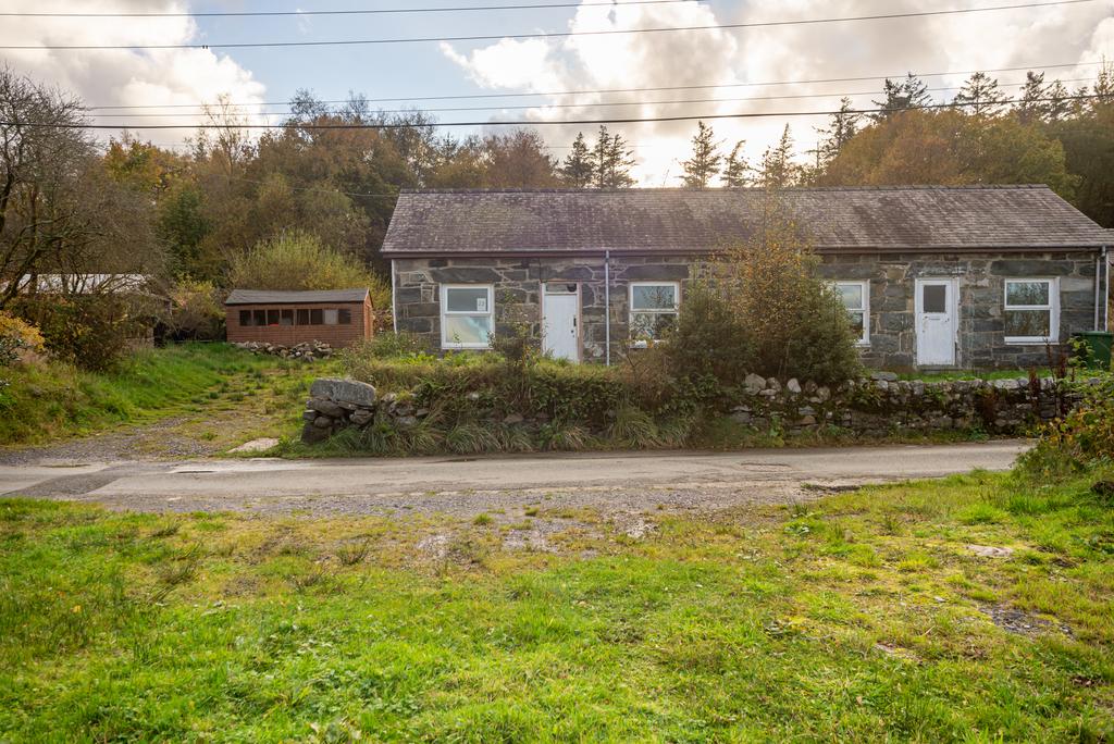 22 Tan Y Bwlch Mynydd Llandygai-9...