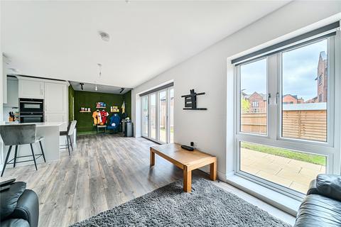 4 bedroom semi-detached house to rent, Station Road, Hampshire RG27