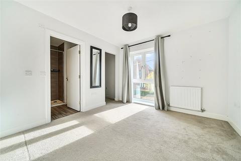 4 bedroom semi-detached house to rent, Station Road, Hampshire RG27