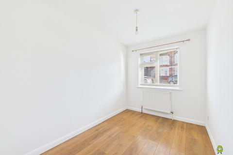 2 bedroom ground floor maisonette to rent, Lessness Park, Belvedere, Kent, DA17