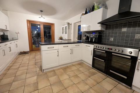 6 bedroom detached house to rent, Bridgwater Road, Winscombe