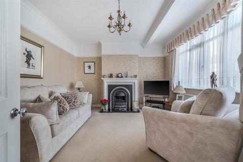 3 bedroom semi-detached house for sale, Hawthorne Close, Petts Wood