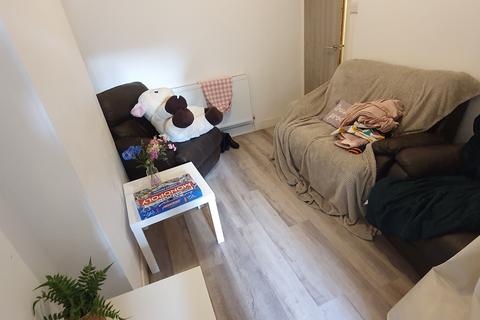 4 bedroom house to rent, 19 Daniel Street