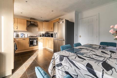 4 bedroom semi-detached house for sale, Erringtons Close, Oadby, LE2