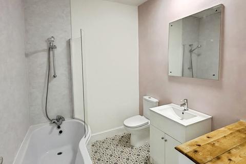 2 bedroom terraced house to rent, Vine Street, Cleckheaton, West Yorkshire, BD19