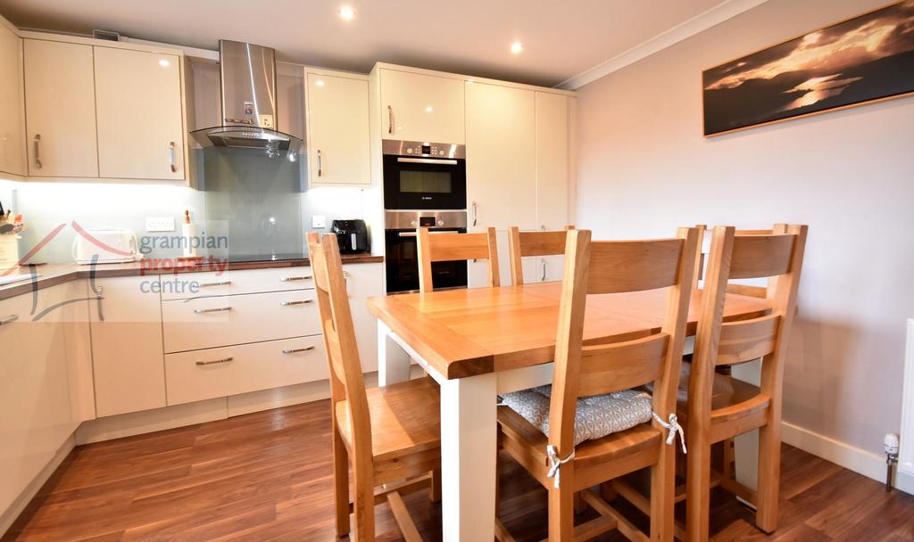 Kitchen 2.JPG