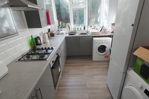 4 bedroom house to rent, 63 Cathays Terrace