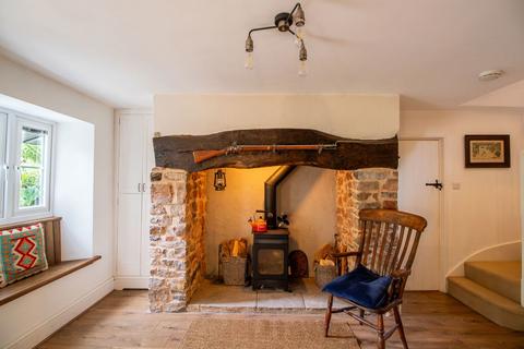 3 bedroom detached house for sale, Cleeve Hill Road, Cleeve