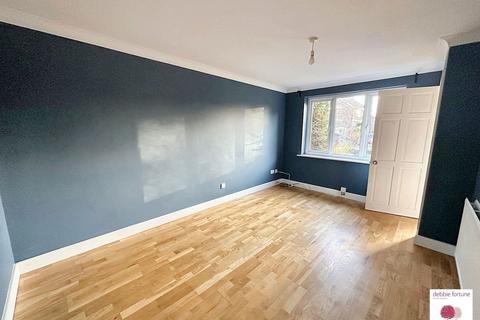 3 bedroom terraced house to rent, The Glebe, Wrington