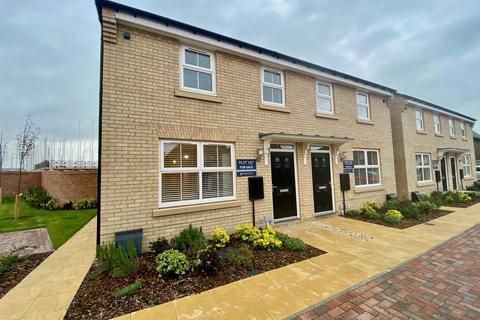 3 bedroom terraced house for sale, Sheerness Way, Hampton Beach, Peterborough