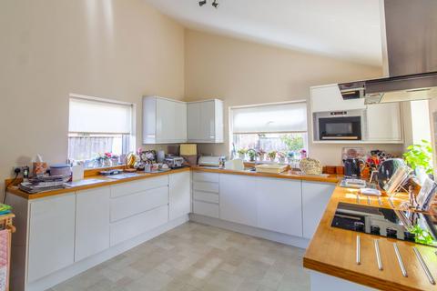 undefined, Elm Close, Yatton
