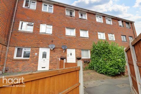 3 bedroom terraced house for sale, Hitchin Close, Harold Hill