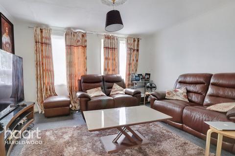 3 bedroom terraced house for sale, Hitchin Close, Harold Hill