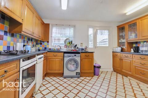 3 bedroom terraced house for sale, Hitchin Close, Harold Hill