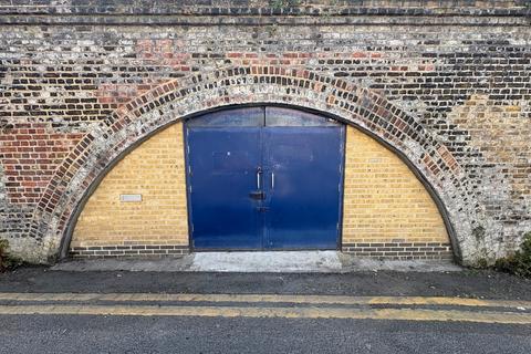Distribution warehouse to rent, Barton Rd Rochester ME2 3EL