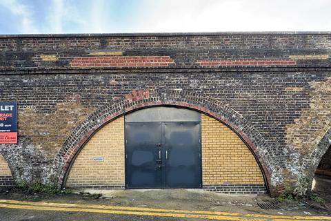 Distribution warehouse to rent, Barton Rd Rochester ME2 3EL