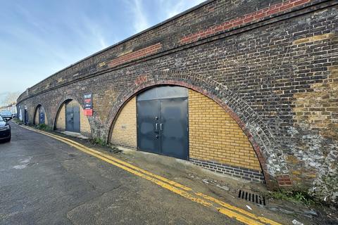Distribution warehouse to rent, Barton Rd Rochester ME2 3EL