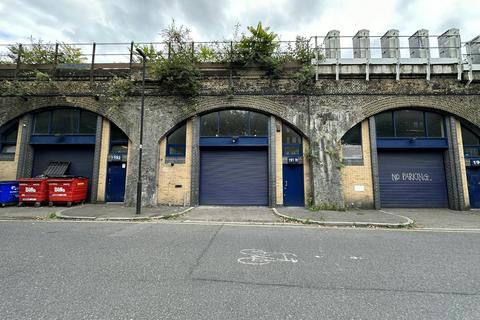 Distribution warehouse to rent, Carlisle Ln London SE1 7LH