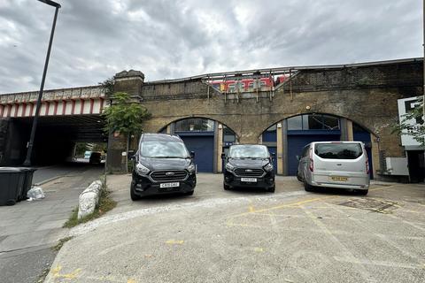 Distribution warehouse to rent, Hercules Rd London SE1 7LD