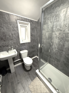 5 bedroom terraced house to rent, Dogfield Street