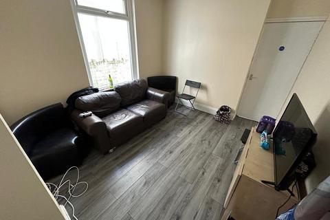 5 bedroom terraced house to rent, Dogfield Street