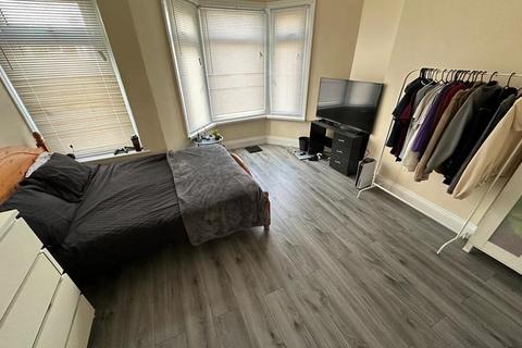 5 bedroom terraced house to rent, Dogfield Street