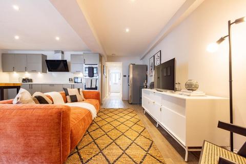 2 bedroom flat for sale, Gloucester Mews,  London,  W2,  W2