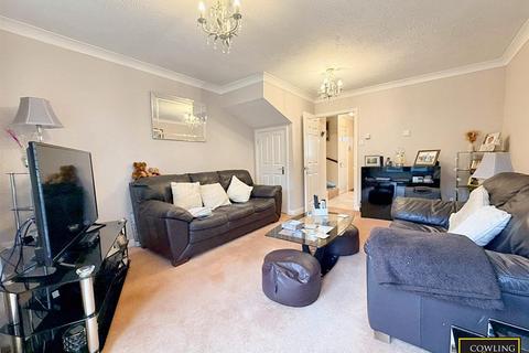 2 bedroom semi-detached house for sale, Wallace Drive, Wickford