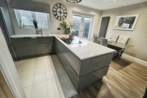 4 bedroom detached house for sale, Laburnum Close, Bedworth, Warwickshire