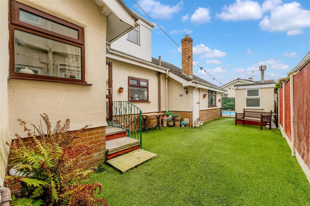 Margaret Road - Rear garden (2)