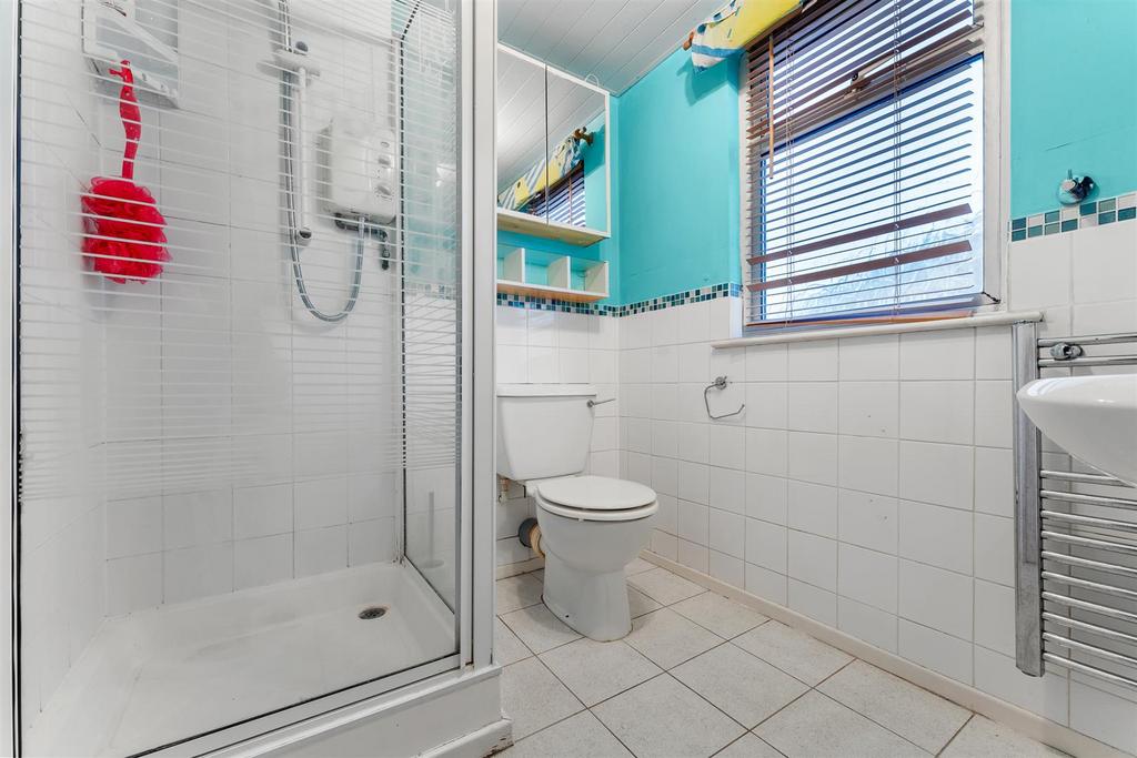 Margaret Road - Shower room