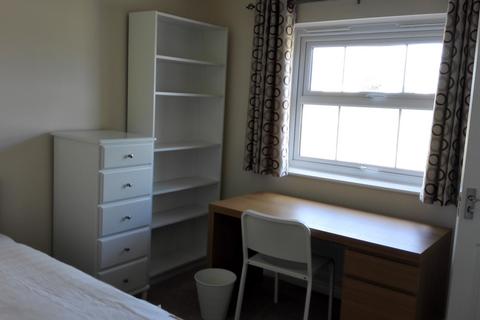 4 bedroom semi-detached house to rent, 12 Elm Walk, CV4 8NB