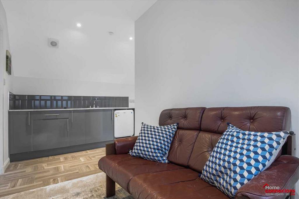 Upper Apartment -