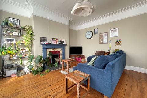3 bedroom terraced house to rent, St. Anns Mount, Burley, Leeds, LS4
